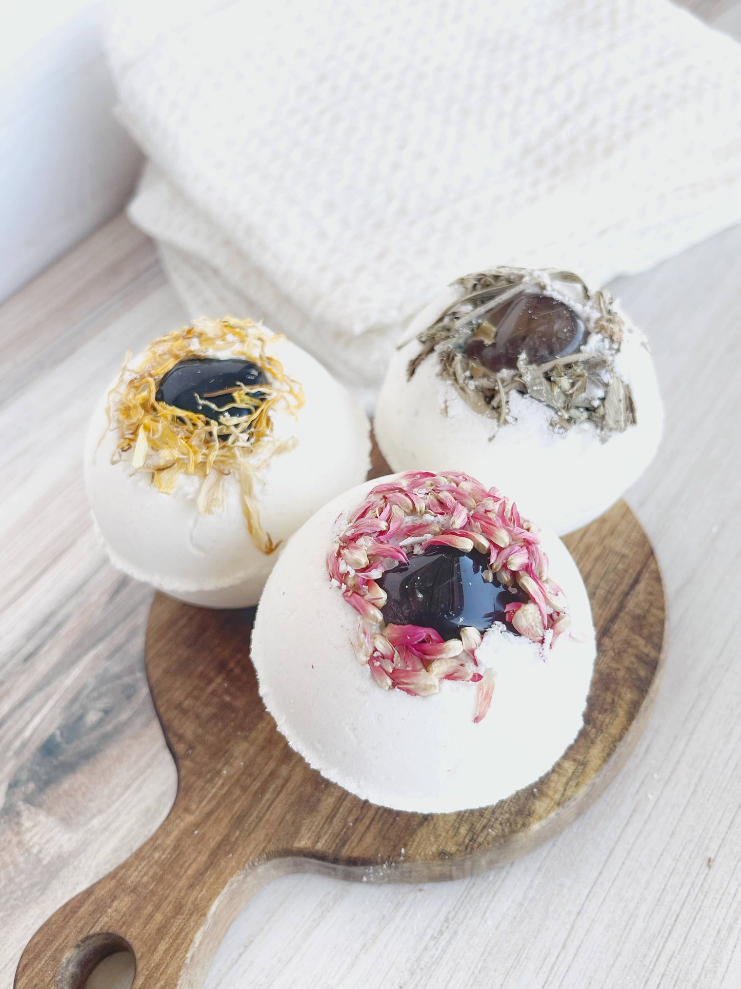 Rage Gems & Jewelry - Limited Edition - Smoky Quartz Bath Bomb with Dried Flowers: Dried Calendula