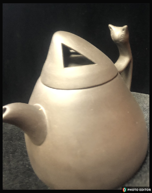 CCCI ChineseYixing Ware pottery clay tea pot cat motif